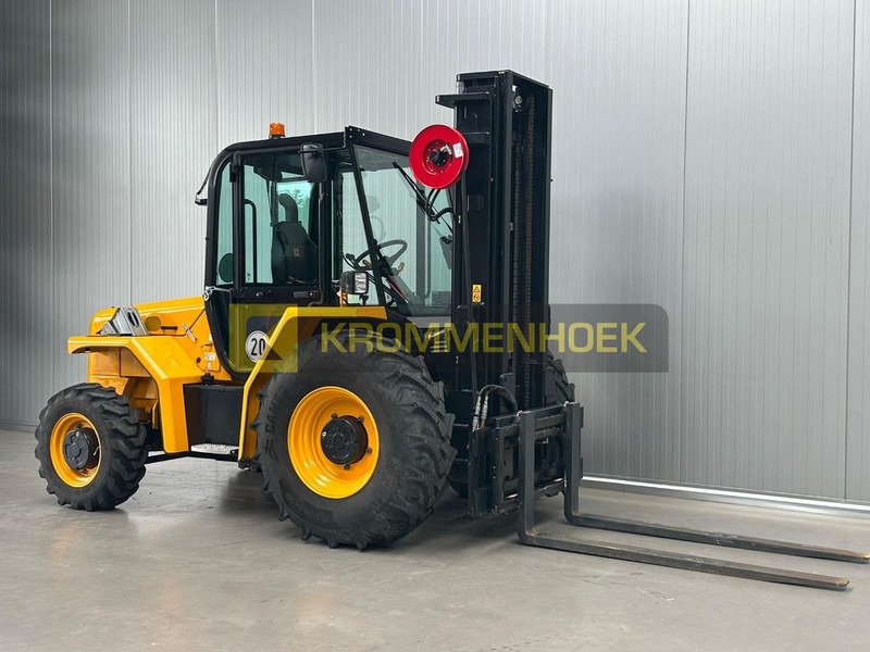 Rough terrain forklift JCB 940: picture 6