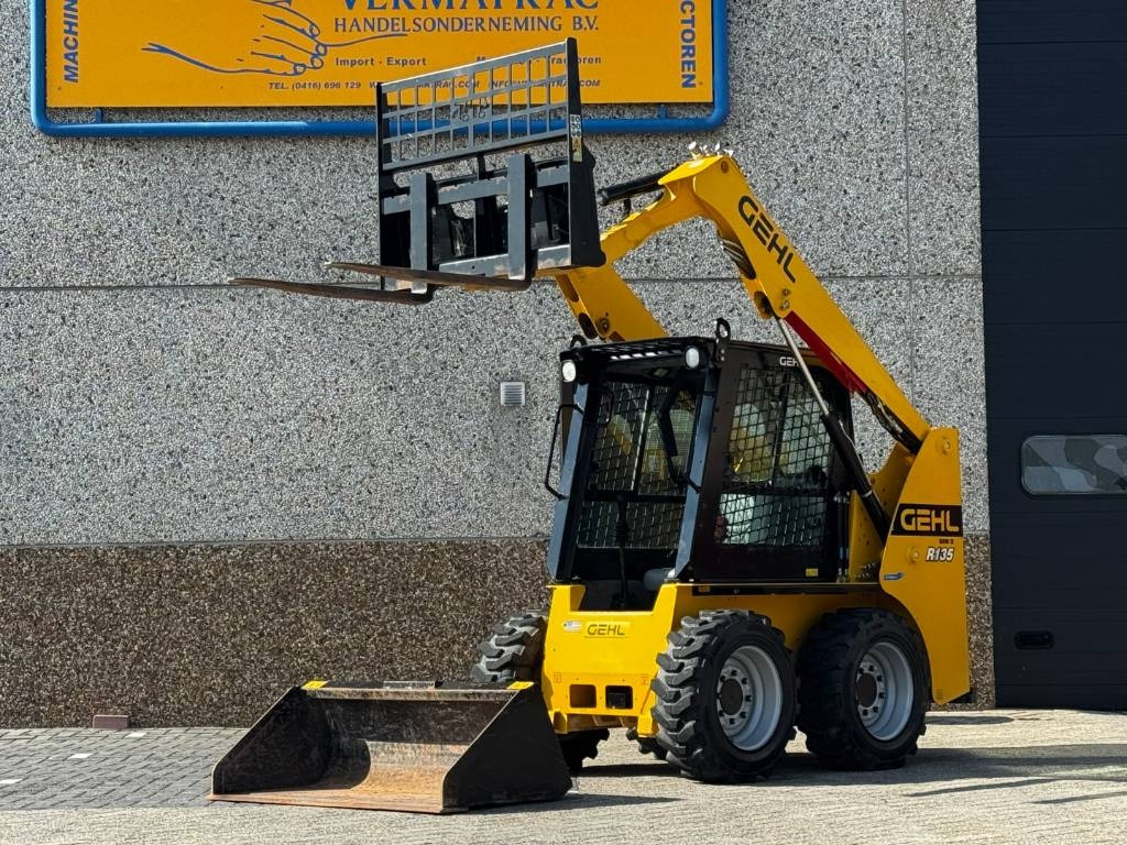 Gehl R135 / Mantitou 1350R, 2022, 115 hours! - Mini excavator: picture 1 Gehl R135 / Mantitou 1350R, 2022, 115 hours! - Mini excavator: picture 1