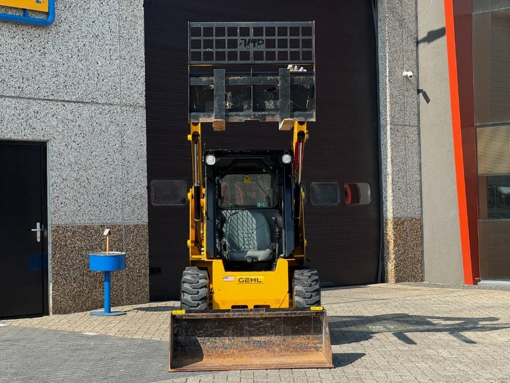 Gehl R135 / Mantitou 1350R, 2022, 115 hours! - Mini excavator: picture 3 Gehl R135 / Mantitou 1350R, 2022, 115 hours! - Mini excavator: picture 3