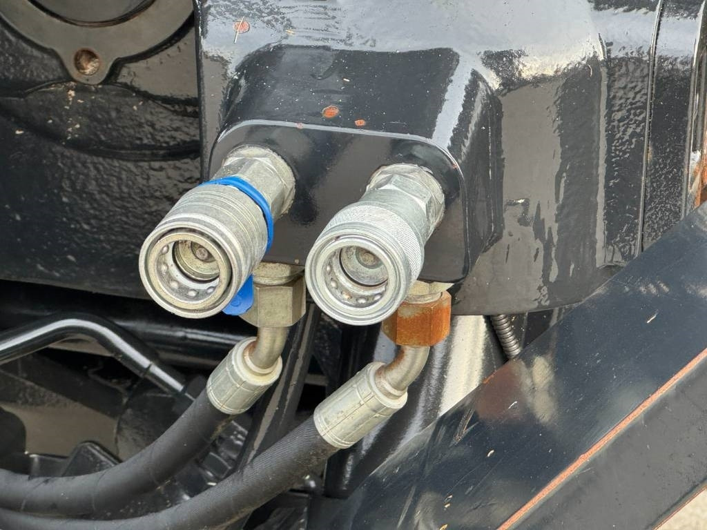 New Holland T6.145 Auto Command, frontlinkage, GPS ready, 4162 - Farm tractor: picture 5 New Holland T6.145 Auto Command, frontlinkage, GPS ready, 4162 - Farm tractor: picture 5