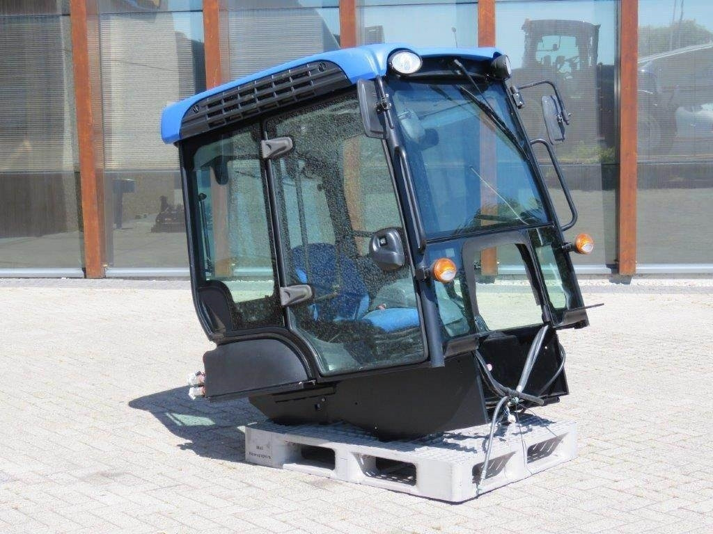 New Holland TK - Cab for Construction machinery: picture 4 New Holland TK - Cab for Construction machinery: picture 4