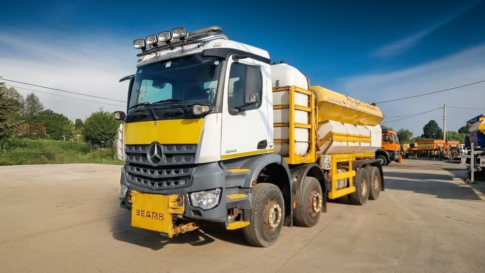 MERCEDES-BENZ AROCS 3243 8x4 | Euro 6 | Piaskarko Solarka Econ 12m³ - Snow removal vehicle: picture 1 MERCEDES-BENZ AROCS 3243 8x4 | Euro 6 | Piaskarko Solarka Econ 12m³ - Snow removal vehicle: picture 1