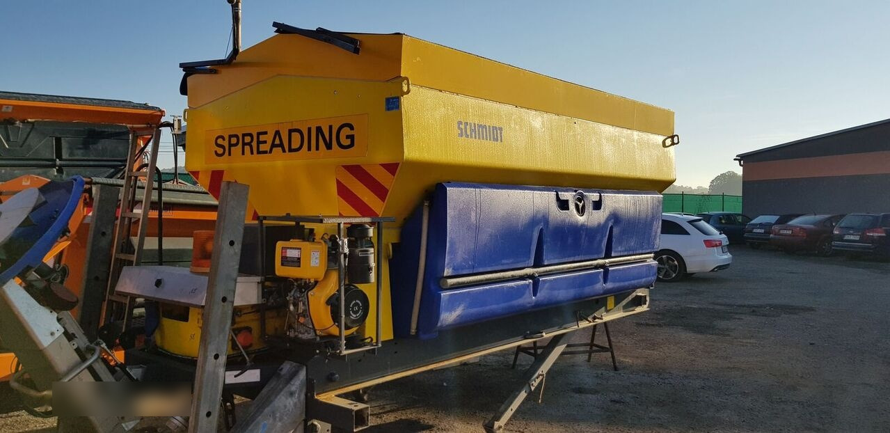Schmidt STRATOS - Sand/ Salt spreader for Municipal/ Special vehicle: picture 2 Schmidt STRATOS - Sand/ Salt spreader for Municipal/ Special vehicle: picture 2
