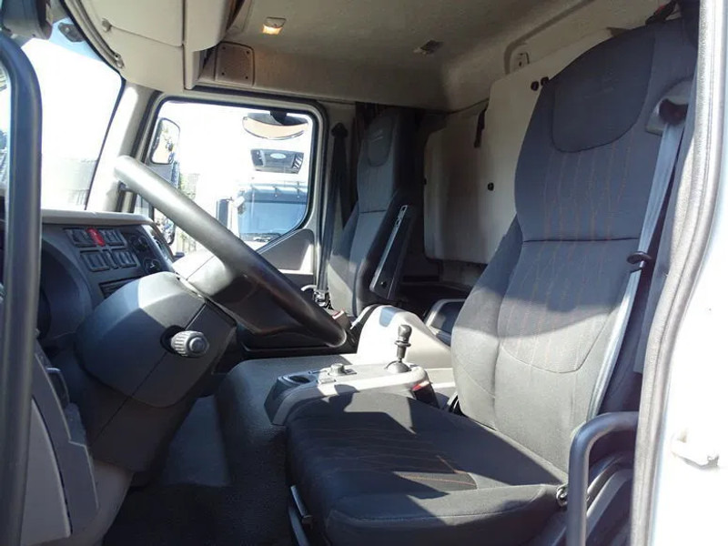 DAF LF 260 16 TON SLEEPER BOX 720X250X244 LBW 1.5 T - Box truck: picture 4 DAF LF 260 16 TON SLEEPER BOX 720X250X244 LBW 1.5 T - Box truck: picture 4