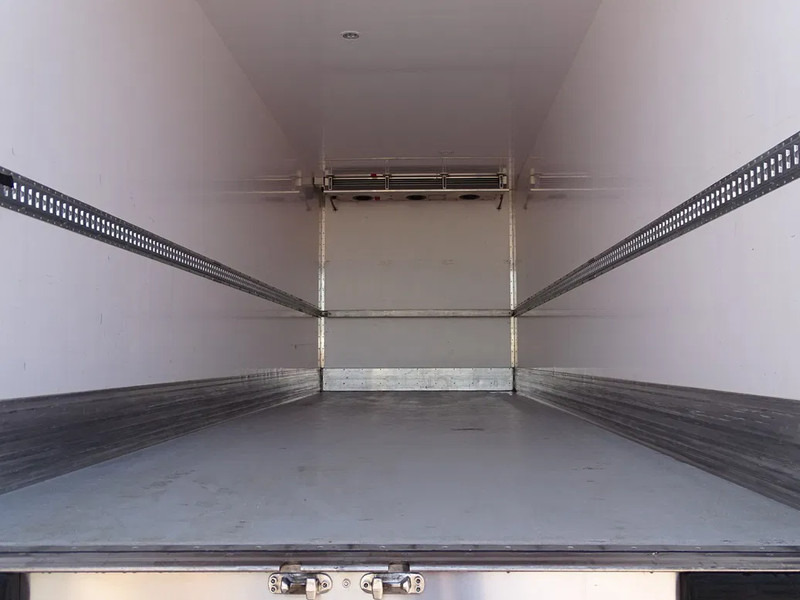 MAN 26.290 CARRIER ICELAND.11 825x245x250 216TKM 2X STUURAS - Refrigerated truck: picture 4 MAN 26.290 CARRIER ICELAND.11 825x245x250 216TKM 2X STUURAS - Refrigerated truck: picture 4