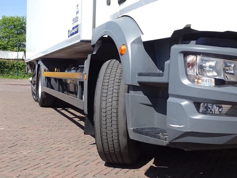 MAN 26.290 CARRIER ICELAND.11 825x245x250 216TKM 2X STUURAS - Refrigerated truck: picture 5 MAN 26.290 CARRIER ICELAND.11 825x245x250 216TKM 2X STUURAS - Refrigerated truck: picture 5