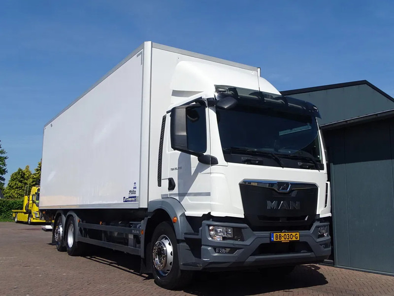MAN 26.290 CARRIER ICELAND.11 825x245x250 216TKM 2X STUURAS - Refrigerated truck: picture 1 MAN 26.290 CARRIER ICELAND.11 825x245x250 216TKM 2X STUURAS - Refrigerated truck: picture 1