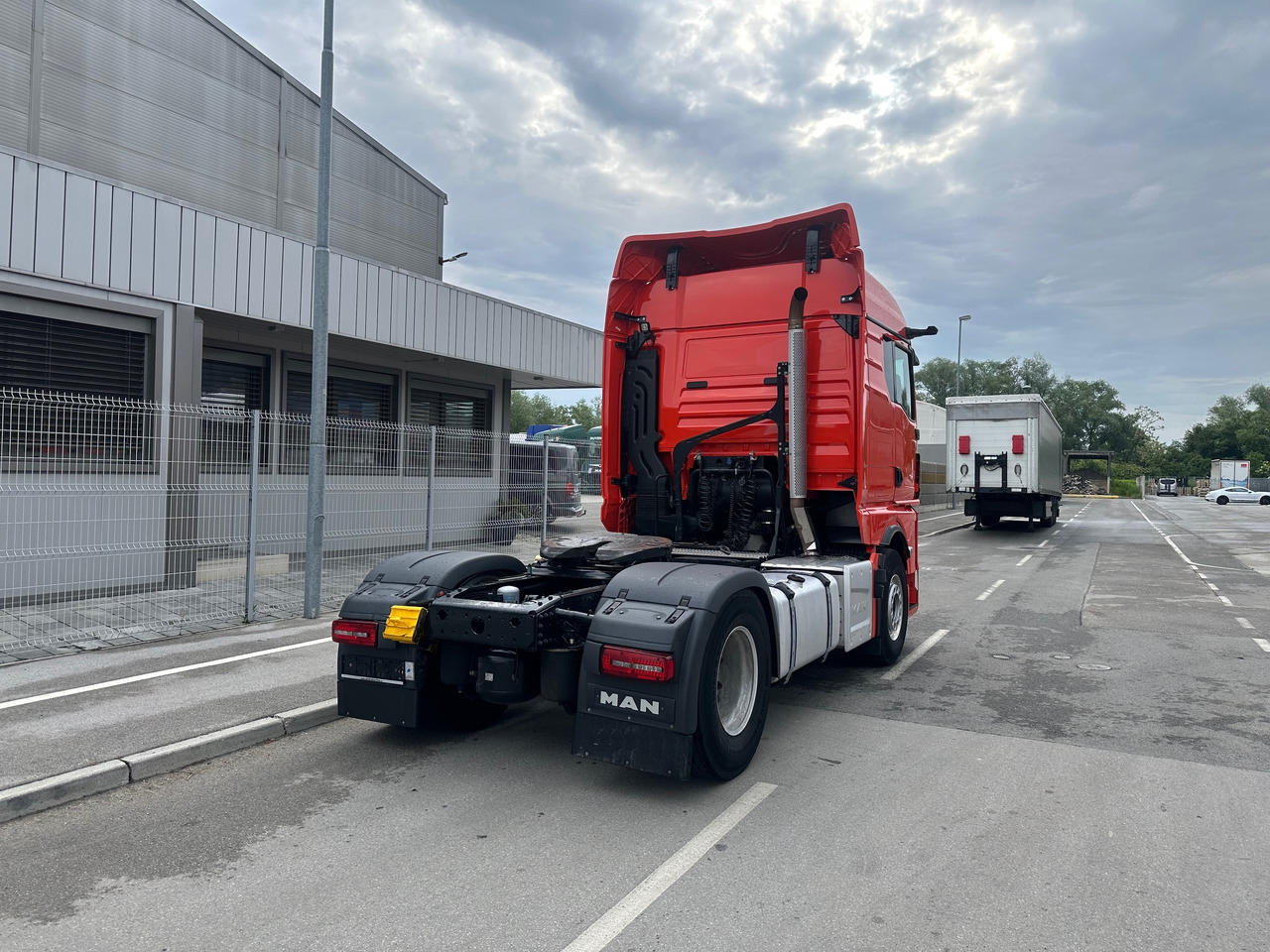 MAN TGX 18.520 4X2 LL Intarder Hydravlika ALU led TV - Tractor unit: picture 3 MAN TGX 18.520 4X2 LL Intarder Hydravlika ALU led TV - Tractor unit: picture 3