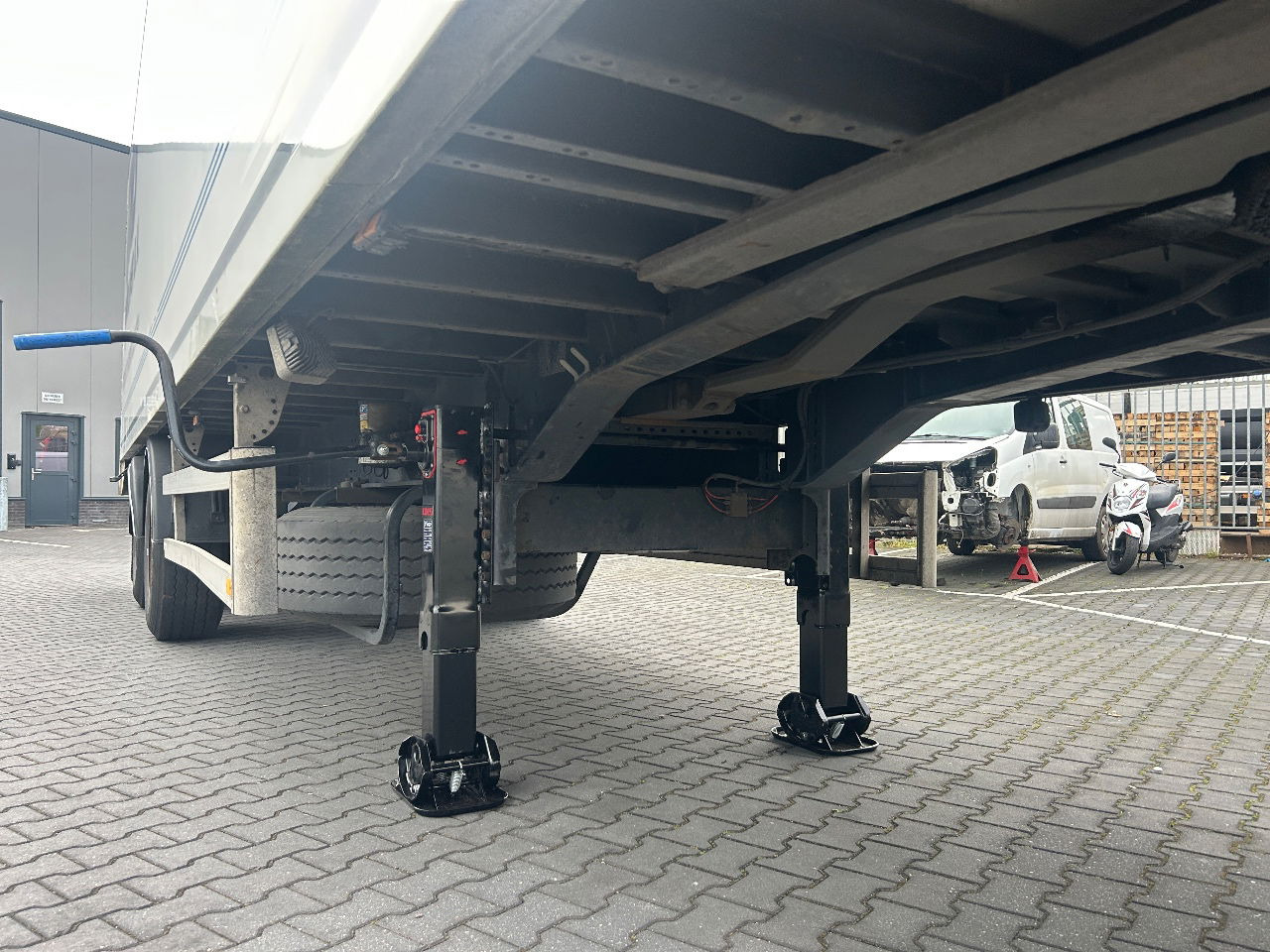 Diversen HTF citytrailer - Closed box semi-trailer: picture 2 Diversen HTF citytrailer - Closed box semi-trailer: picture 2