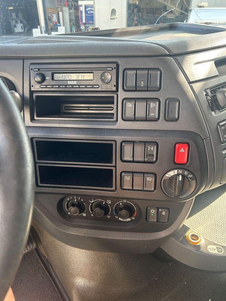 DAF XF 460 XF460 Super Space Cab - Tractor unit: picture 4 DAF XF 460 XF460 Super Space Cab - Tractor unit: picture 4