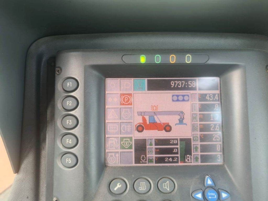 CVS Ferrari F478 - Reach stacker: picture 3 CVS Ferrari F478 - Reach stacker: picture 3
