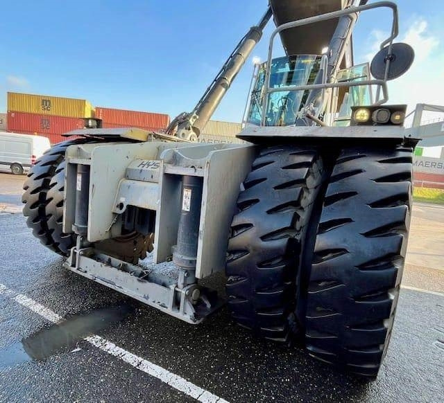 Hyster RS46-41XD/67S - Reach stacker: picture 3 Hyster RS46-41XD/67S - Reach stacker: picture 3