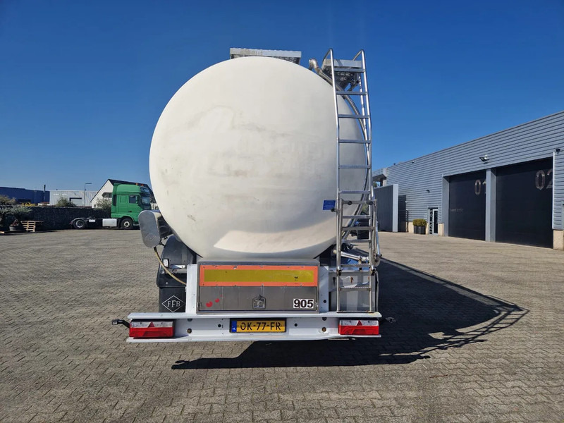 Feldbinder 38000 liter 3 kamer tankoplegger met CIP Leiding en tank verwarming - Tanker semi-trailer: picture 3 Feldbinder 38000 liter 3 kamer tankoplegger met CIP Leiding en tank verwarming - Tanker semi-trailer: picture 3