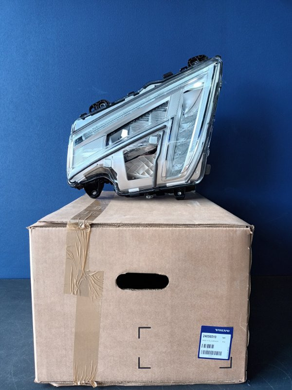 VOLVO HEADLAMP 24056510, 23752671 - Headlight for Truck: picture 1 VOLVO HEADLAMP 24056510, 23752671 - Headlight for Truck: picture 1