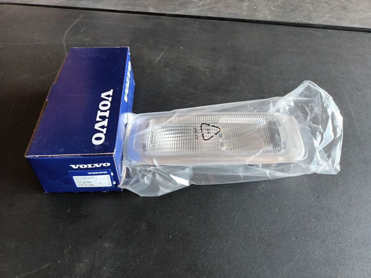 VOLVO INTERIOR LIGHT 82368365 - Lights/ Lighting for Truck: picture 1 VOLVO INTERIOR LIGHT 82368365 - Lights/ Lighting for Truck: picture 1