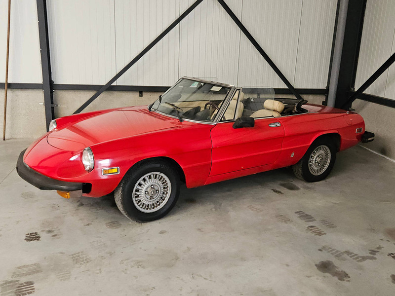 Alfa Romeo Spider 2000 - Car: picture 2 Alfa Romeo Spider 2000 - Car: picture 2