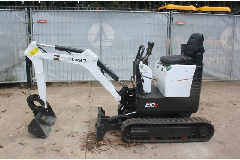 Bobcat E08 - Mini excavator: picture 2 Bobcat E08 - Mini excavator: picture 2