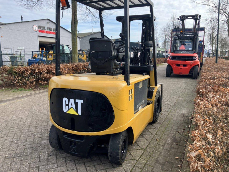 Caterpillar EP30K - Electric forklift: picture 5 Caterpillar EP30K - Electric forklift: picture 5