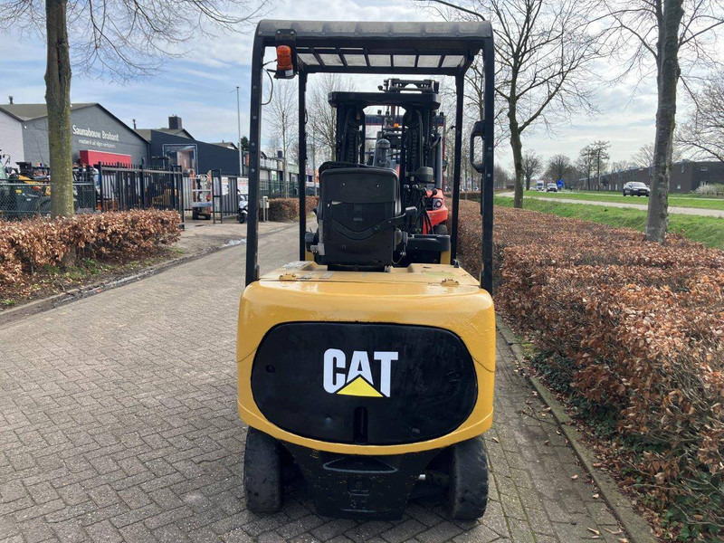 Caterpillar EP30K - Electric forklift: picture 4 Caterpillar EP30K - Electric forklift: picture 4