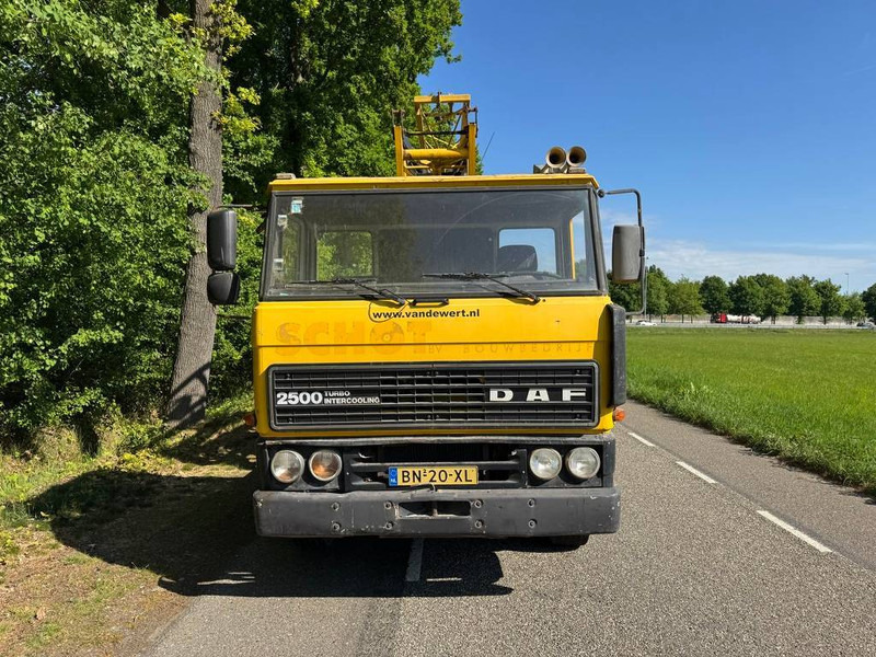 DAF 2500 - Crane truck: picture 2 DAF 2500 - Crane truck: picture 2