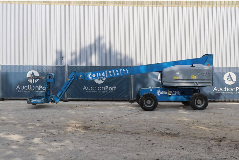 Genie S45 - Articulated boom lift: picture 2 Genie S45 - Articulated boom lift: picture 2