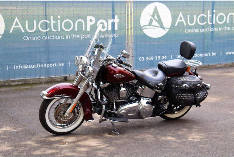 Motorcycle Harley-Davidson Heritage Softail Classic: picture 9