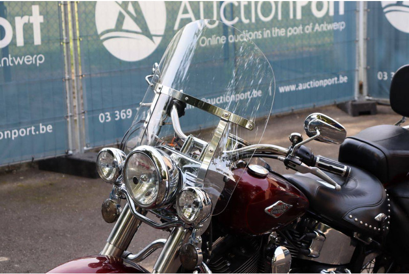 Motorcycle Harley-Davidson Heritage Softail Classic: picture 11