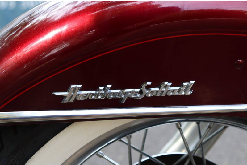 Motorcycle Harley-Davidson Heritage Softail Classic: picture 15