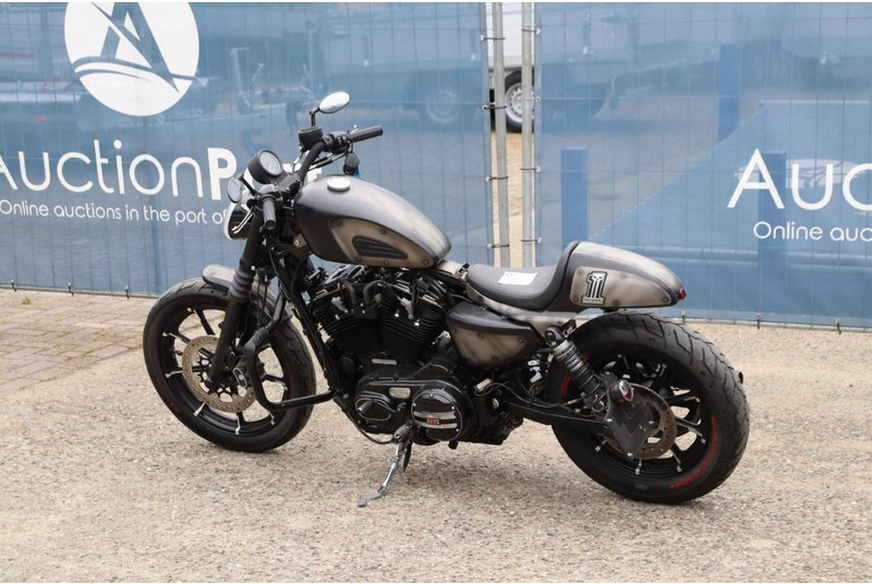 Harley-Davidson Sportster 883 Custom - Motorcycle: picture 3 Harley-Davidson Sportster 883 Custom - Motorcycle: picture 3