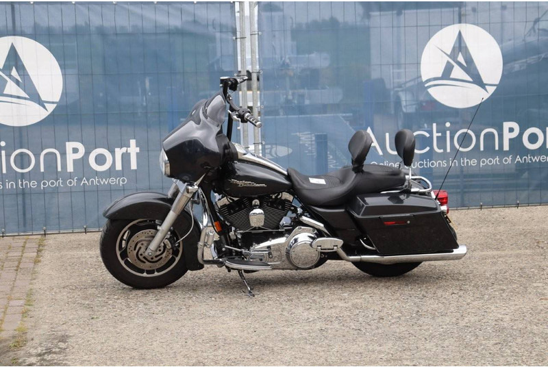 Harley-Davidson Streeet Glide - Motorcycle: picture 1 Harley-Davidson Streeet Glide - Motorcycle: picture 1