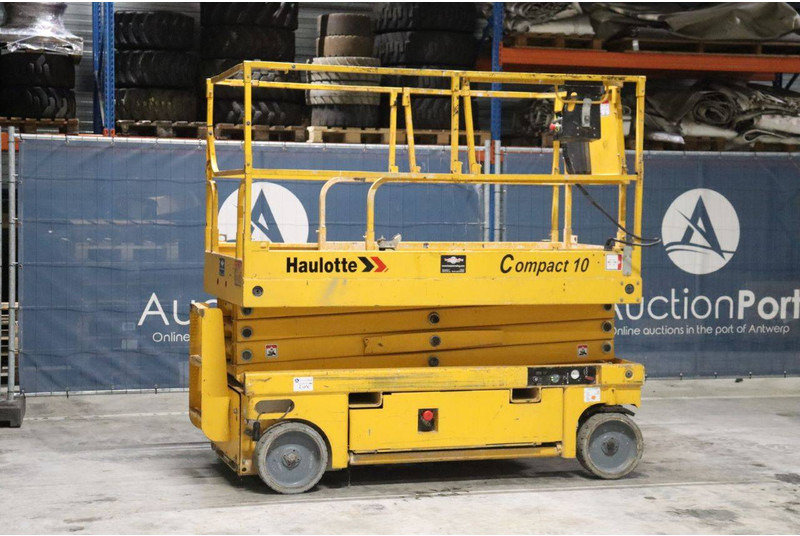 Haulotte Compact 10 - Scissor lift: picture 1 Haulotte Compact 10 - Scissor lift: picture 1