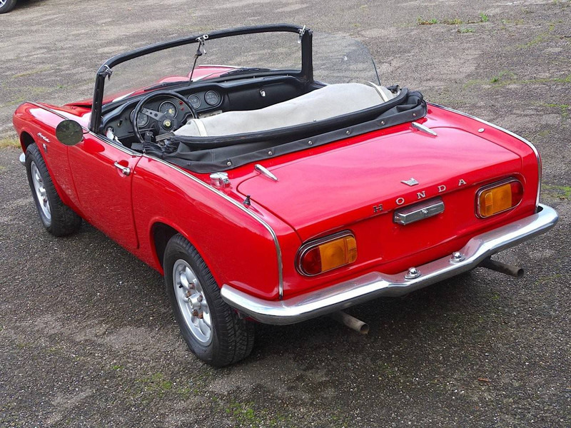 Honda S800 - Saloon car: picture 3 Honda S800 - Saloon car: picture 3