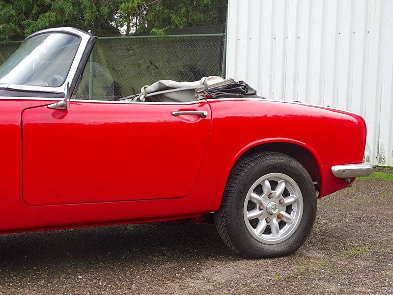Honda S800 - Saloon car: picture 5 Honda S800 - Saloon car: picture 5