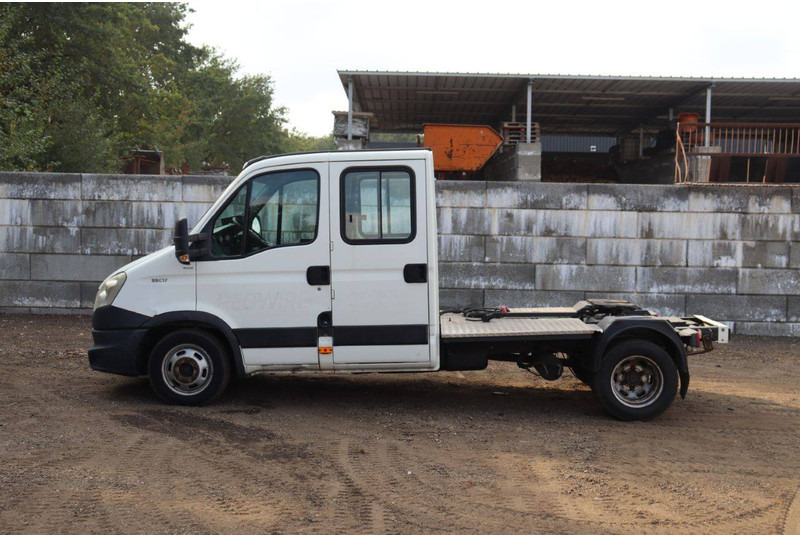 Iveco Daily 35C17 35C17 - Box truck: picture 2 Iveco Daily 35C17 35C17 - Box truck: picture 2
