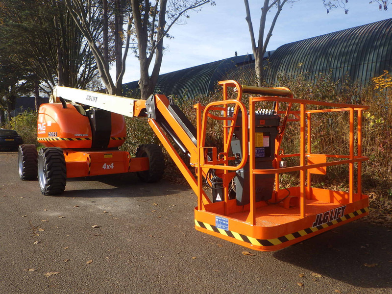 JLG 600AJ - Articulated boom lift: picture 3 JLG 600AJ - Articulated boom lift: picture 3