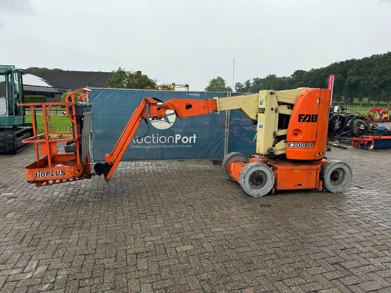 JLG E300AJP - Articulated boom lift: picture 1 JLG E300AJP - Articulated boom lift: picture 1