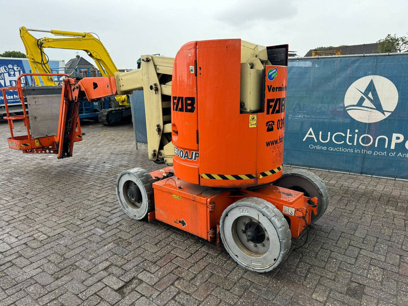 JLG E300AJP - Articulated boom lift: picture 4 JLG E300AJP - Articulated boom lift: picture 4