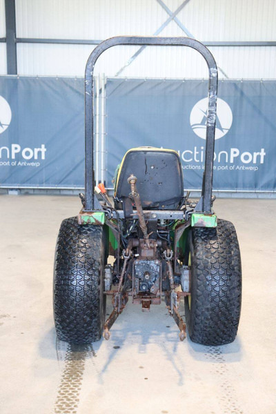 John Deere 4100 - Farm tractor: picture 5 John Deere 4100 - Farm tractor: picture 5