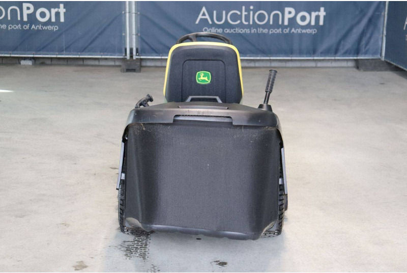 John Deere X166R - Lawn mower: picture 4 John Deere X166R - Lawn mower: picture 4