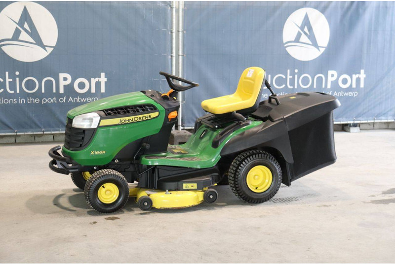 John Deere X166R - Lawn mower: picture 1 John Deere X166R - Lawn mower: picture 1