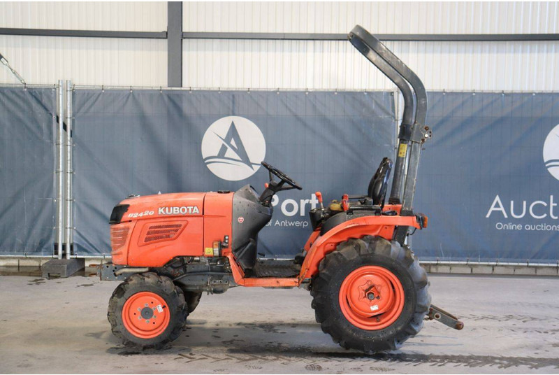 Kubota B2420 - Farm tractor: picture 2 Kubota B2420 - Farm tractor: picture 2