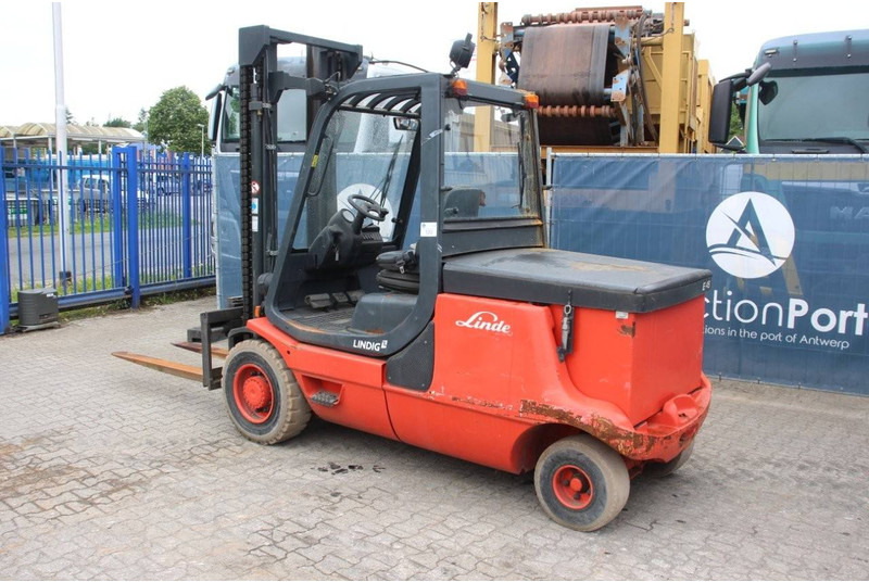 Linde E48P - Electric forklift: picture 3 Linde E48P - Electric forklift: picture 3