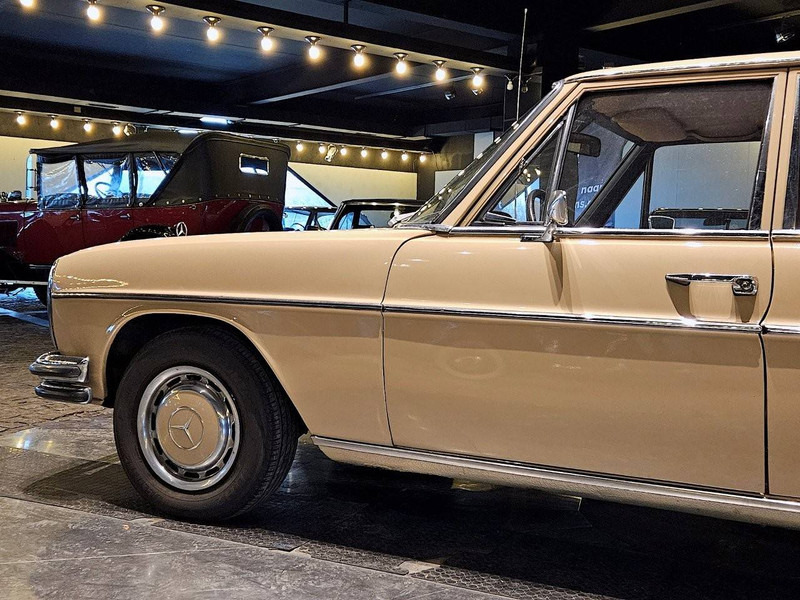 Mercedes-Benz 200-serie 200 - Saloon car: picture 2 Mercedes-Benz 200-serie 200 - Saloon car: picture 2