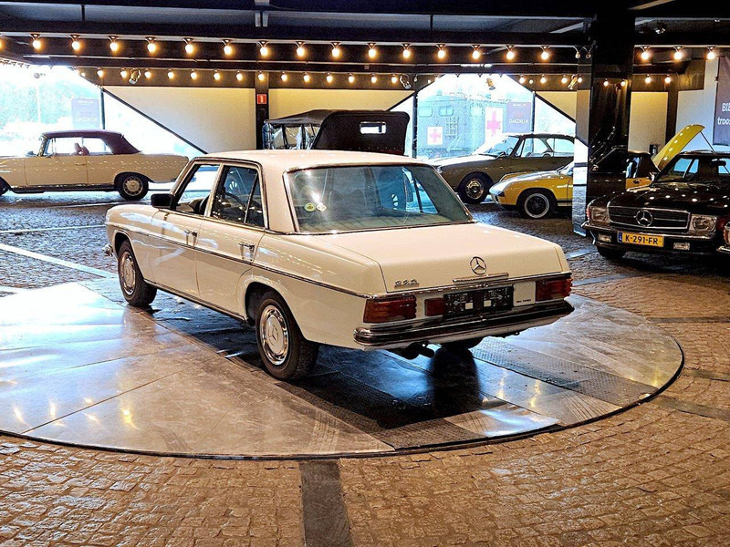 Mercedes-Benz 200-serie 230 (W115) /8 - Saloon car: picture 3 Mercedes-Benz 200-serie 230 (W115) /8 - Saloon car: picture 3