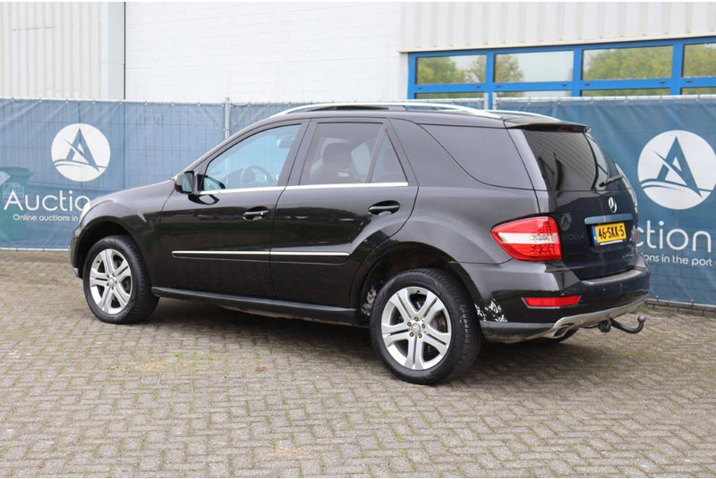 Mercedes-Benz M-Klasse ML 350 CDI 4MATIC - Saloon car: picture 3 Mercedes-Benz M-Klasse ML 350 CDI 4MATIC - Saloon car: picture 3