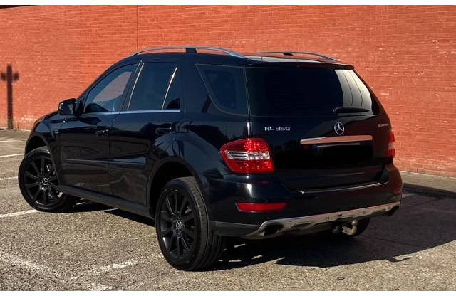 Mercedes-Benz M-Klasse ML 350 CDI BLUETEС - Saloon car: picture 2 Mercedes-Benz M-Klasse ML 350 CDI BLUETEС - Saloon car: picture 2