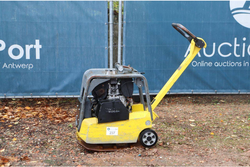 Neuson DPU3050 - Plate compactor: picture 1 Neuson DPU3050 - Plate compactor: picture 1