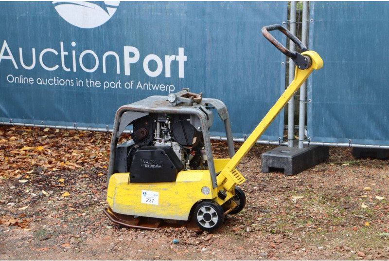 Neuson DPU3050 - Plate compactor: picture 2 Neuson DPU3050 - Plate compactor: picture 2