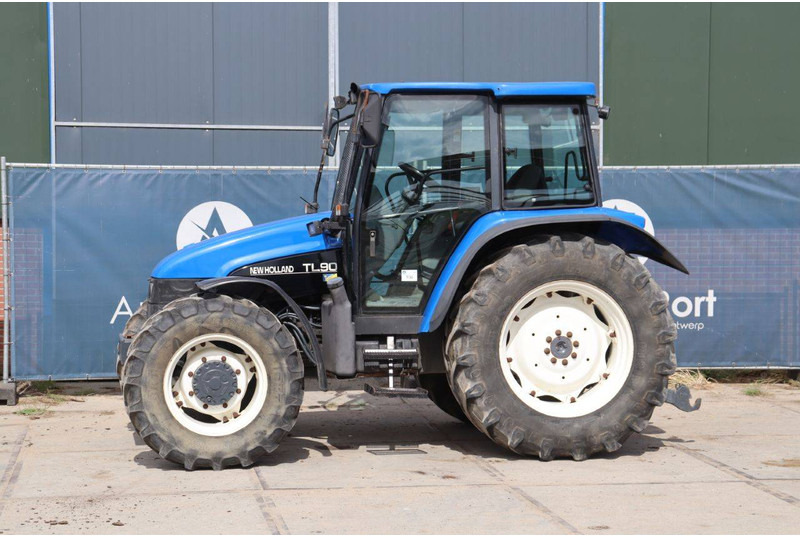 New Holland TL90 - Farm tractor: picture 1 New Holland TL90 - Farm tractor: picture 1