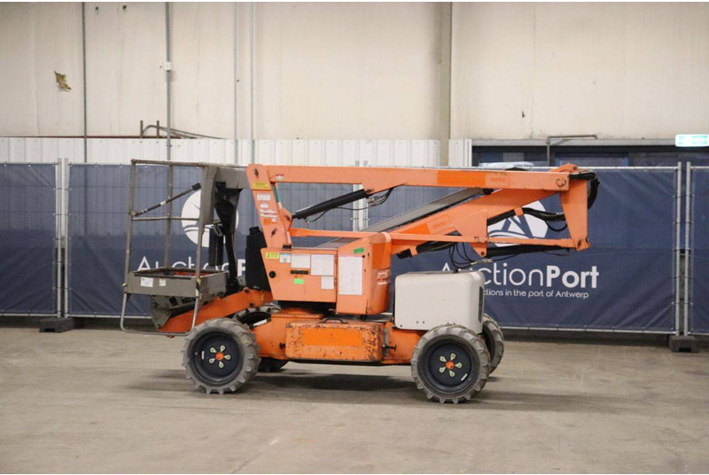 Niftylift HR12DE - Articulated boom lift: picture 3 Niftylift HR12DE - Articulated boom lift: picture 3